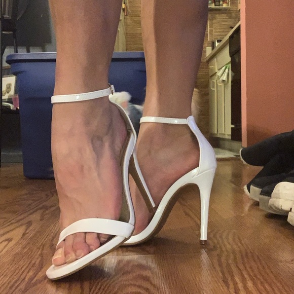 BUYONEGETONE🔥 FASHION NOVA beige and white heels - Picture 8 of 8